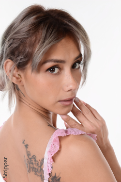 Veronica Leal - Pink & Frilly - 2